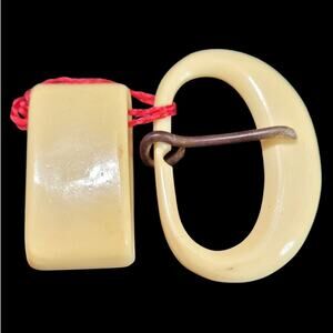 Retro Oval Cream Plastic Buckle & Keeper – Mid-Century Belt‎ Hardware
